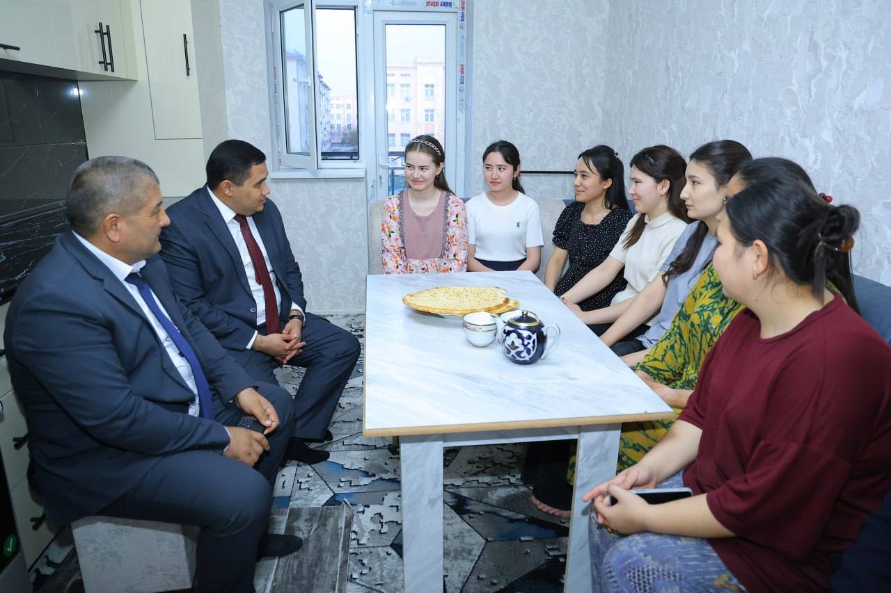 BUGUN, 1-APREL KUNI URGANCH DAVLAT PEDAGOGIKA INSTITUTI REKTORI V.B. DIYORJON ABDULLAYEV BOSHCHILIGIDA MAS’ULLAR TALABALARNING IJARA XONADONLARIGA BORDILAR.