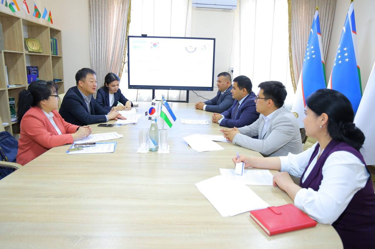 В УрГПИ СОСТОЯЛСЯ ВИЗИТ ДИРЕКТОРА КОРЕЙСКОГО ОБРАЗОВАТЕЛЬНОГО ЦЕНТРА