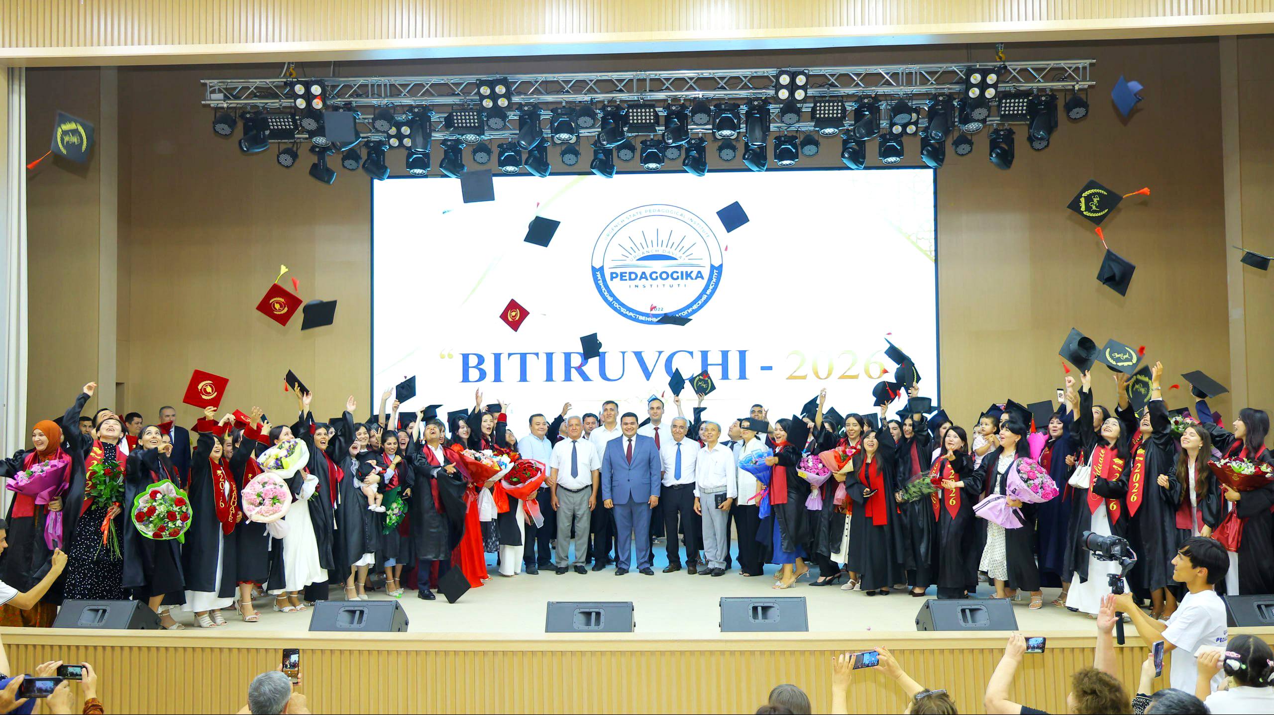 URGANCH DAVLAT PEDAGOGIKA INSTITUTIDA “BITIRUVCHI–2026” NOMLI TANTANALI BITIRUV MAROSIMI BO‘LIB O‘TDI  