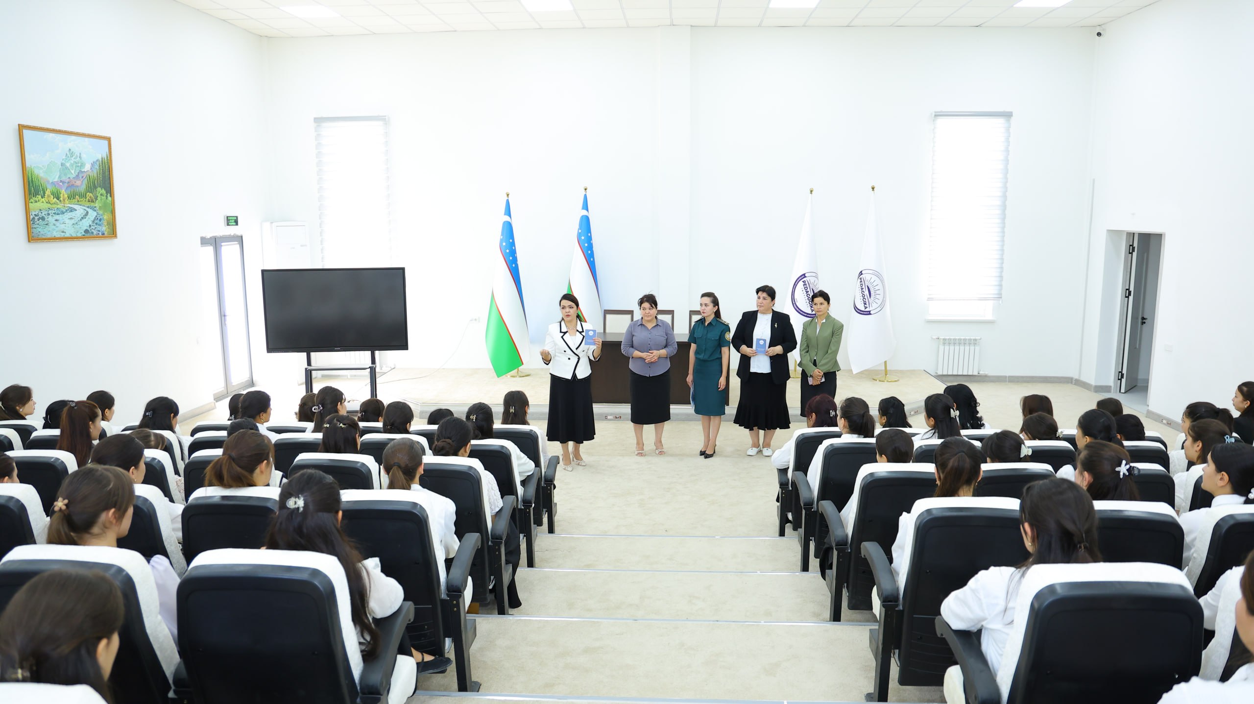 URGANCH DAVLAT PEDAGOGIKA INSTITUTIDA 1-BOSQICH TALABA-QIZLARI BILAN TANISHTIRUV UCHRASHUVI TASHKIL ETILDI