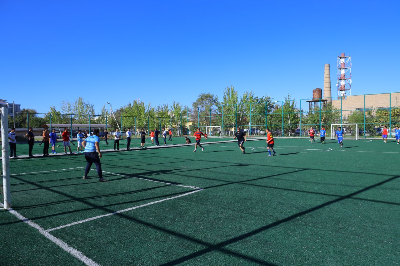 UrDPIDA 1-OKTABR — O‘QITUVCHILAR VA MURABBIYLAR KUNI MUNOSABATI BILAN PROFESSOR-O‘QITUVCHILAR HAMDA ISHCHI XODIMLAR O‘RTASIDA FUTBOL MUSOBAQASI TASHKIL ETILDI