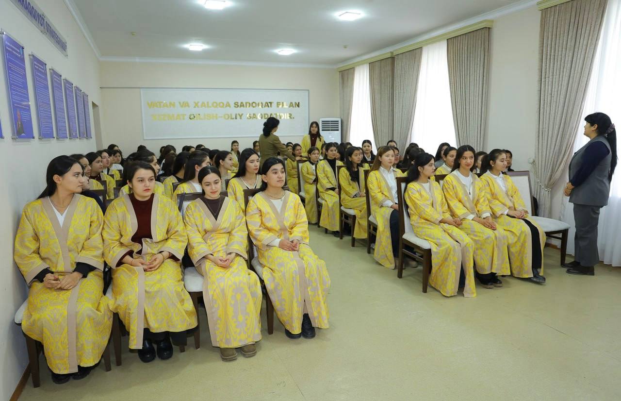 СЕГОДНЯ, 23 ДЕКАБРЯ, РЕКТОР УРГЕНЧСКОГО ГОСУДАРСТВЕННОГО ПЕДАГОГИЧЕСКОГО ИНСТИТУТА ФЕРУЗА МАДРАХИМОВА ПРОВЕЛА ВСТРЕЧУ СО СТУДЕНТАМИ ФИЛОЛОГИЧЕСКОГО ФАКУЛЬТЕТА.