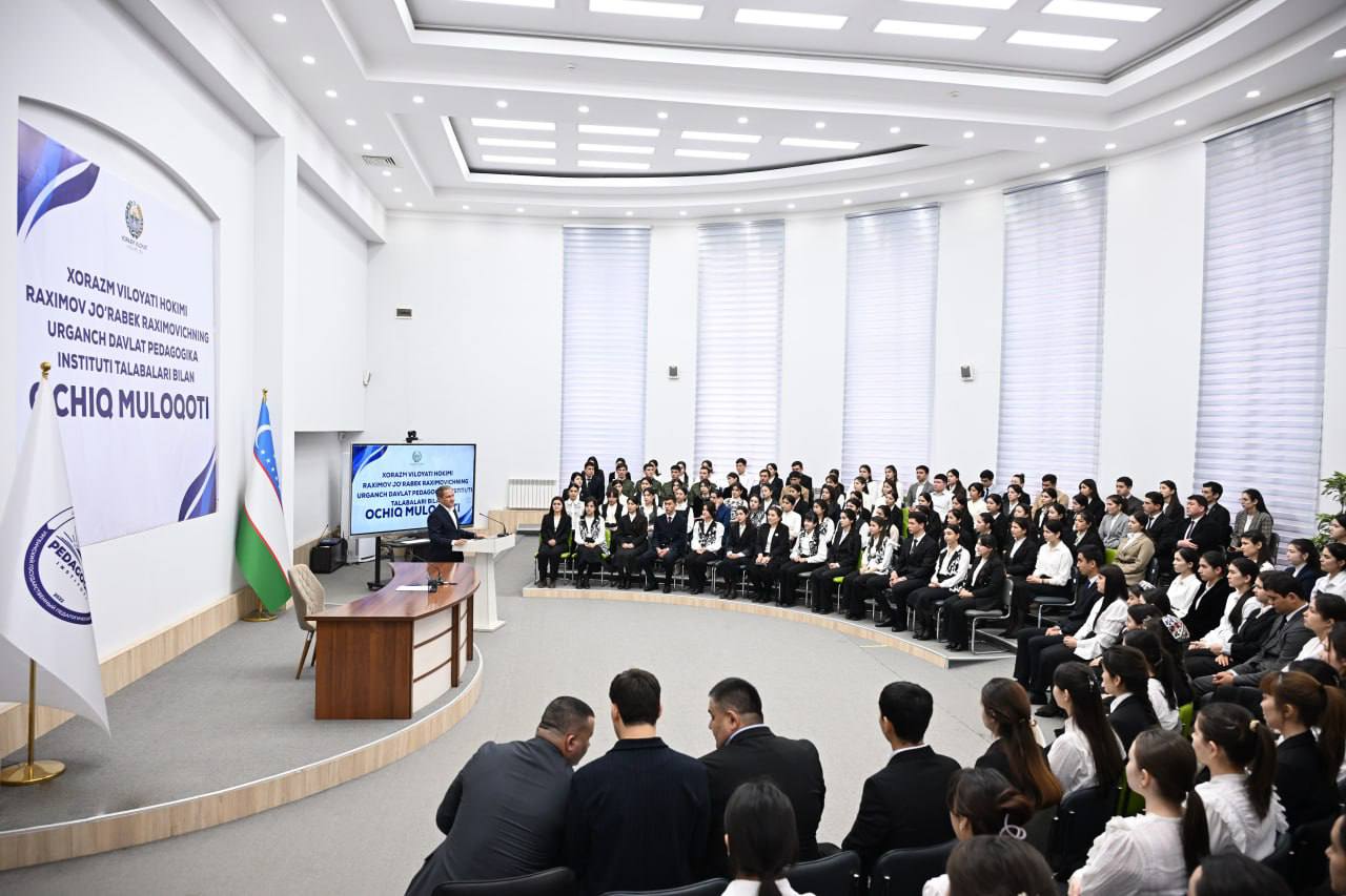 THE MAYOR'S FIRST MEETING ON 