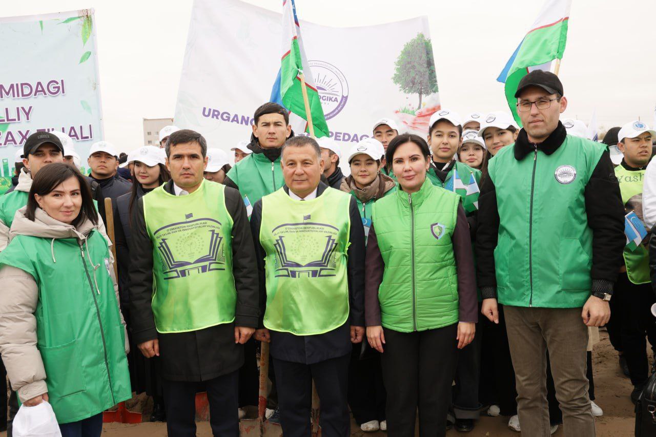 BUGUN NUKUS SHAHRIDA “YASHIL MAKON” UMUMMILLIY LOYIHASI DOIRASIDA BARCHA OLIY VA KASBIY  TA’LIM MUASSASALARI ISHTIROKIDAGI “YASHIL KELAJAK” UMUMRESPUBLIKA MARAFONIGA START BERILDI.