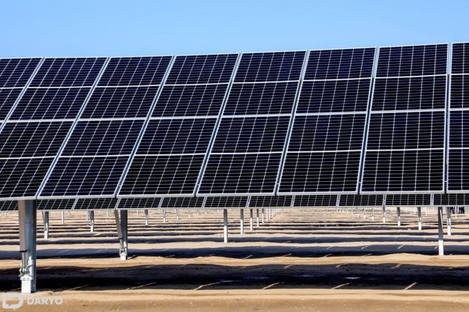 В Ургенчском государственном педагогическом институте установлены 182 солнечные батареи мощностью 100 кВт/час каждая, предназначенные для выработки 0,55 кВт/час электроэнергии. Данная инициатива соответствует постановлению Президента Республики Узбекистан ПД-57 
