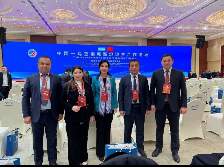 Фотографии с Узбекско-китайского межрегионального форума, проходящего в Урумчи, Китай.