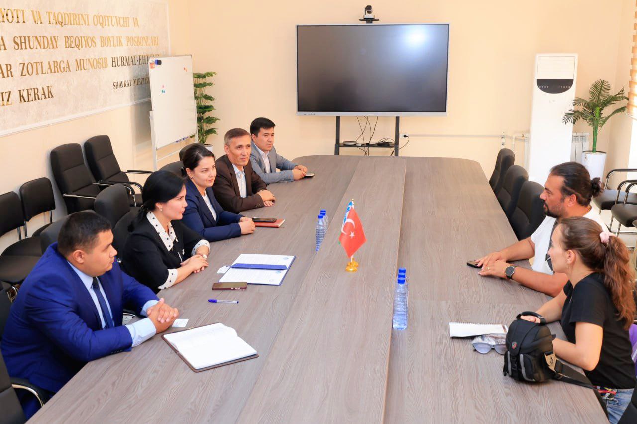 URGANCH DAVLAT PEDAGOGIKA INSTITUTIGA TURKIYANING NECMETTIN ERBAKAN UNIVERSITETI PEDAGOGIKA VA PSIXOLOGIYA BO‘LIMI RAHBARI, PROFESSOR ERDAL HAMARTA HAMDA PROFESSOR HATICHE KUBRALAR TASHRIF BUYURDILAR.