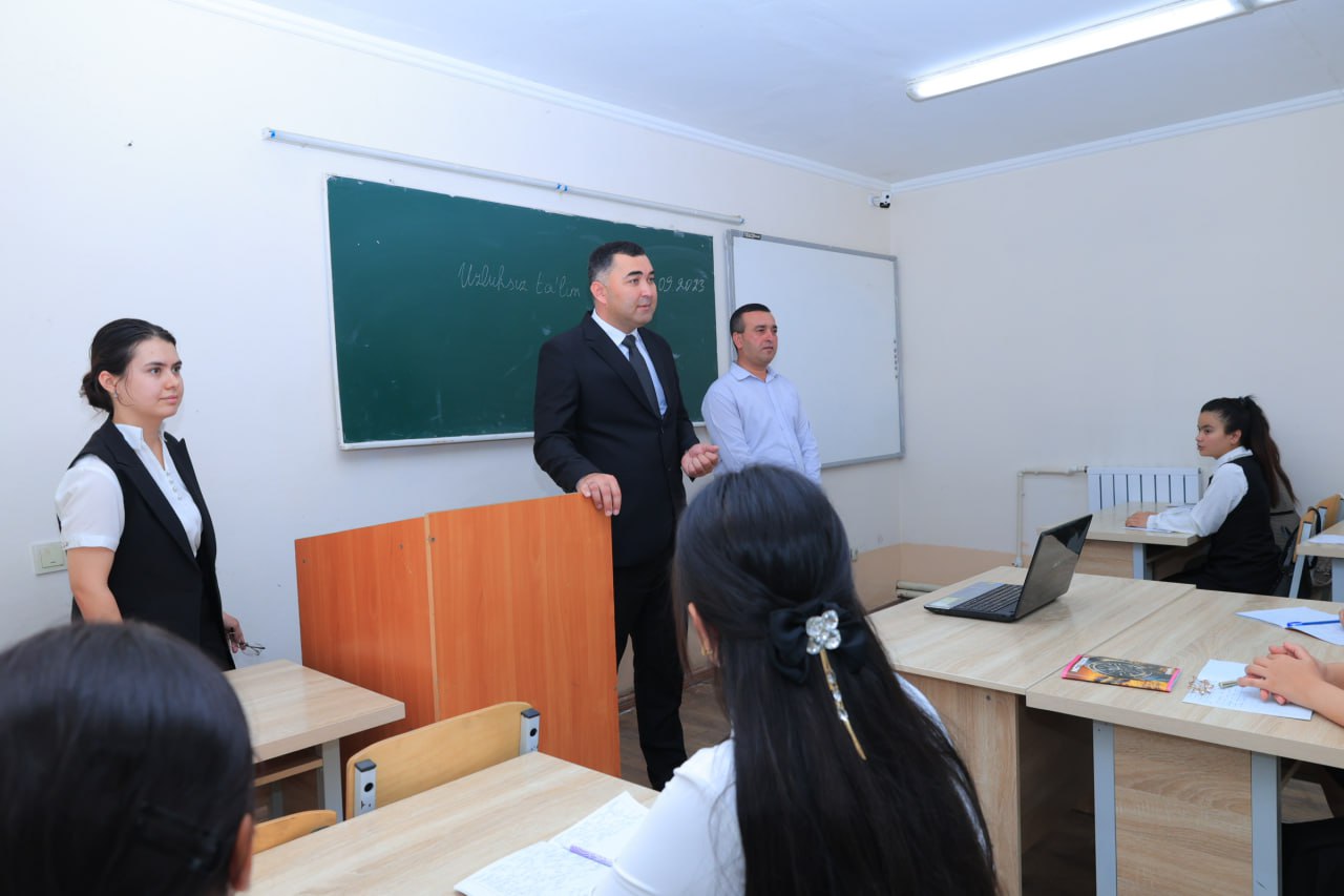 URGANCH DAVLAT PEDAGOGIKA INSTITUTI YOSHLAR MASALALARI, MAʼNAVIY-MAʼRIFIY ISHLAR BO‘YICHA BIRINCHI PROREKTORI DAVRONBEK YUSUPOV FILOLOGIYA VA TARIX FAKULTETINING 1-KURS TALABALARI BILAN UCHRASHDI;urspi;urspi.uz;