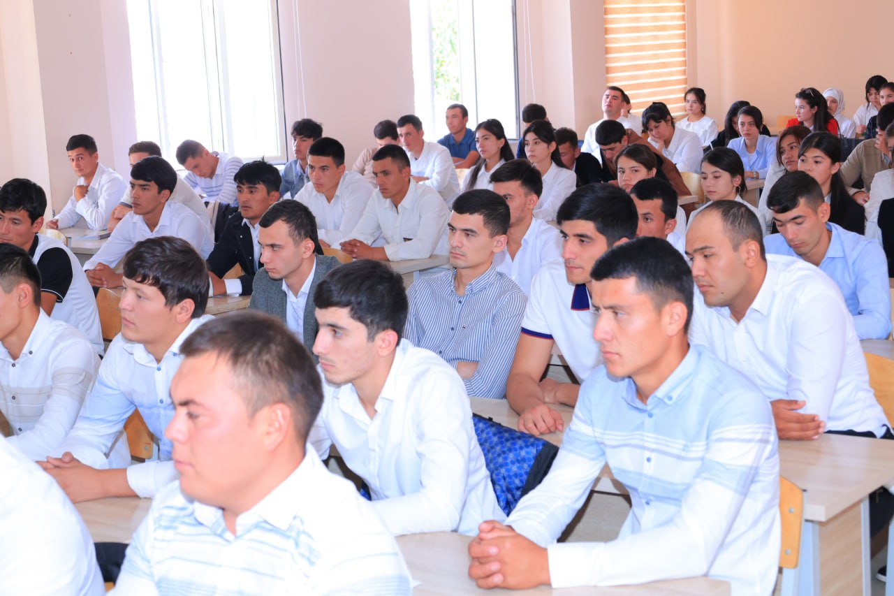 URGANCH DAVLAT PEDAGOGIKA INSTITUTINING YOSHLAR MASALALARI, MAʼNAVIY-MAʼRIFIY ISHLAR BO‘YICHA BIRINCHI PROREKTORI DAVRONBEK YUSUPOV HAMDA JINOYAT ISHLARI BO‘YICHA URGANCH SHAHAR SUDI SUDYASI DILDORA PO‘LATOVA, PROFILAKTIKA INSPEKTORI HURMATBEK SA'DULLAYEVLAR ISHTIROKIDA TALABA-YOSHLAR BILAN "SIZ KONSTITUTSIYADAGI HUQUQINGIZNI BILASIZMI?!" MAVZUSIDA UCHRASHUV O‘TKAZILDI;urspi;urspi.uz;