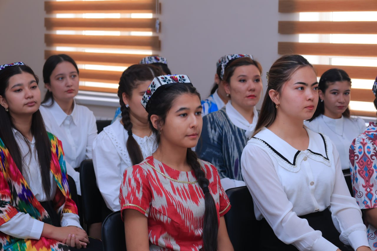 BUGUN URGANCH DAVLAT PEDOGOGIKA INSTITUTIDA "QIZLARJON" KLUBINING FAOL A'ZOLARI TOMONIDAN "O‘ZBEK QIZINING QIYOFASI" MAVZUSIDA DAVRA SUHBATI O‘TKAZILDI;urspi;urspi.uz;