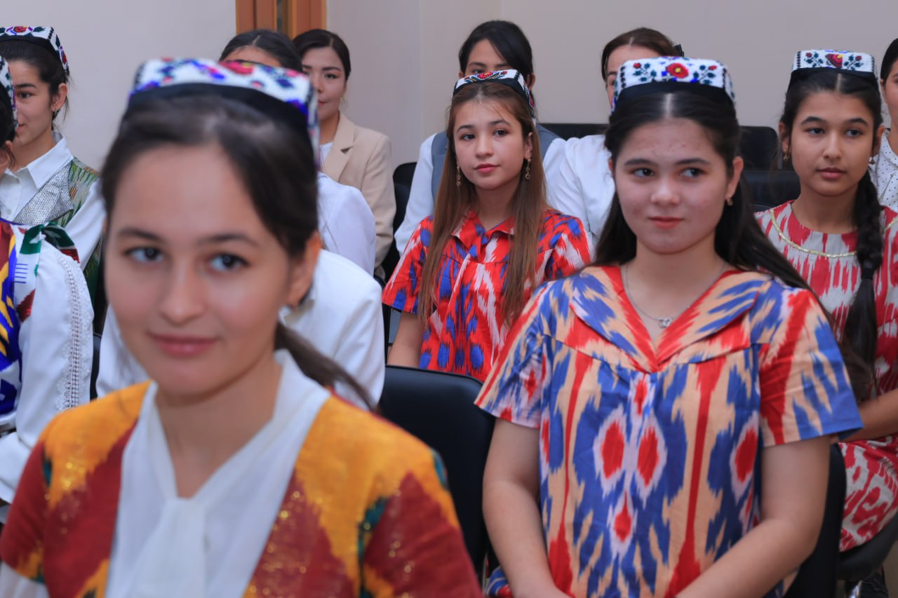 BUGUN URGANCH DAVLAT PEDOGOGIKA INSTITUTIDA "QIZLARJON" KLUBINING FAOL A'ZOLARI TOMONIDAN "O‘ZBEK QIZINING QIYOFASI" MAVZUSIDA DAVRA SUHBATI O‘TKAZILDI;urspi;urspi.uz;