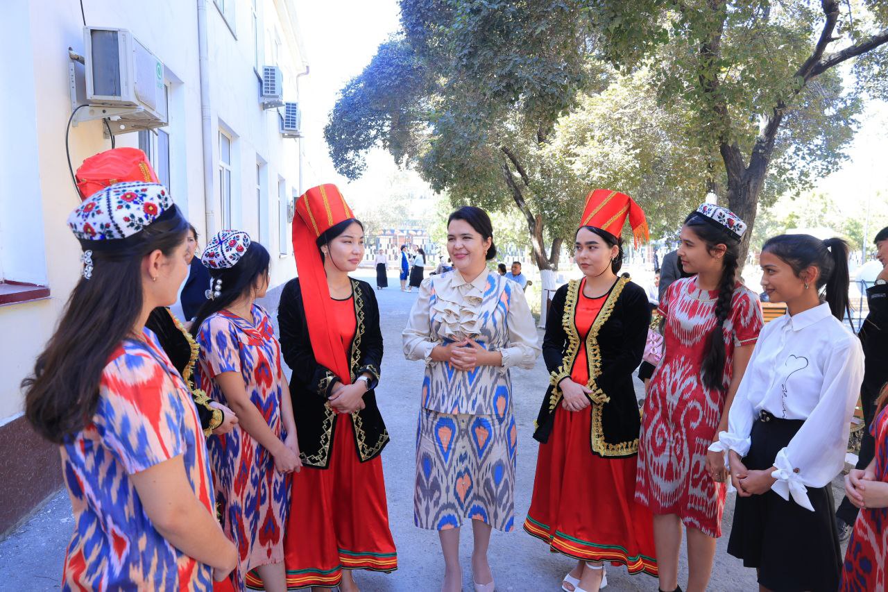 TODAY ACTIVE MEMBERS OF THE “KIZLARZHON” CLUB HELD A ROUND TABLE ON THE TOPIC “THE IMAGE OF AN UZBEK GIRL” AT THE URGENCH STATE PEDAGOGICAL INSTITUTE.
