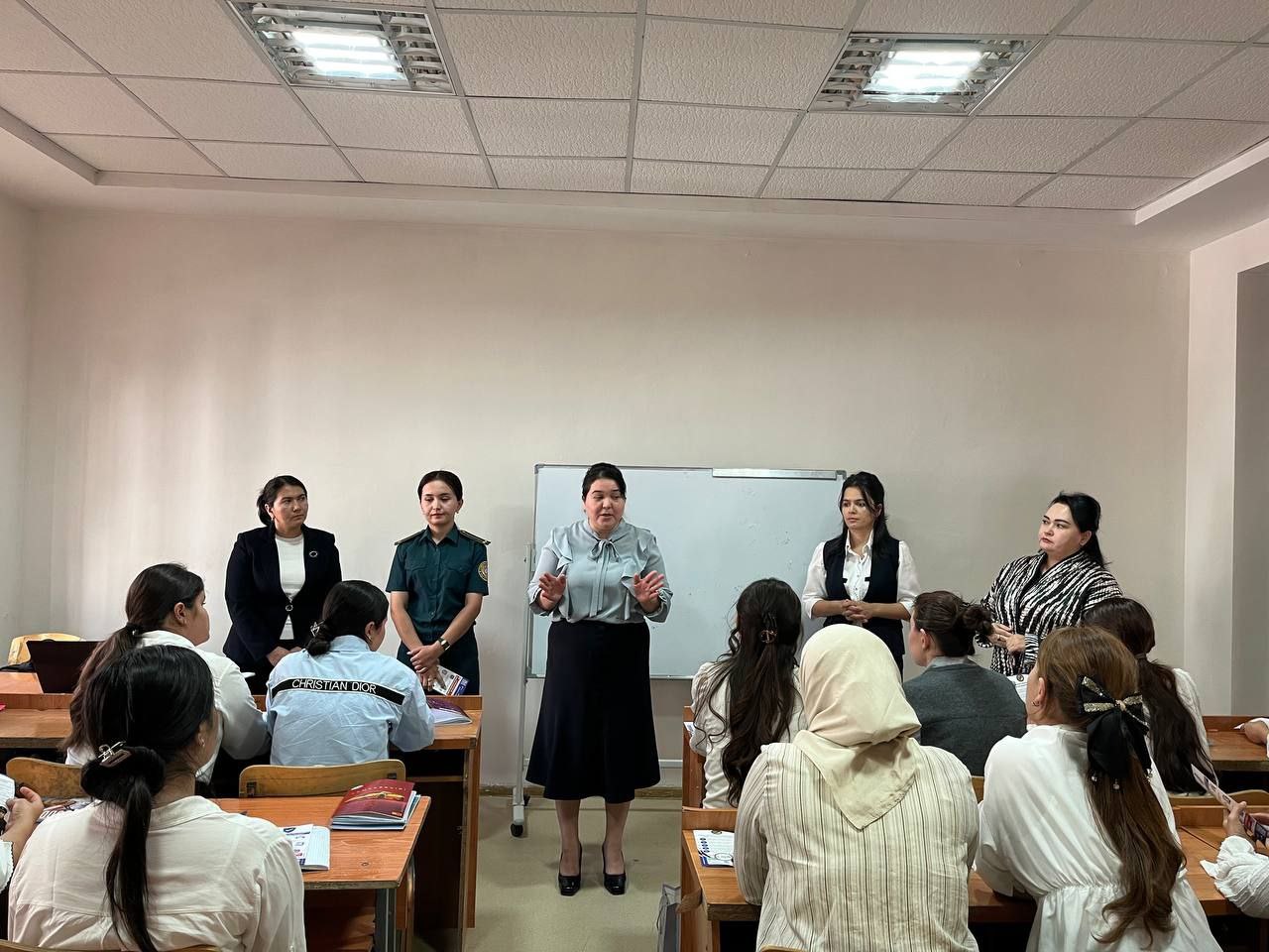 BOSHLANG'ICH TA'LIM FAKULTETIDA “TALABA XAVFSIZLIGI” OYLIGI MUNOSABATI BILAN DAVRA SUHBATI BO‘LIB O‘TDI