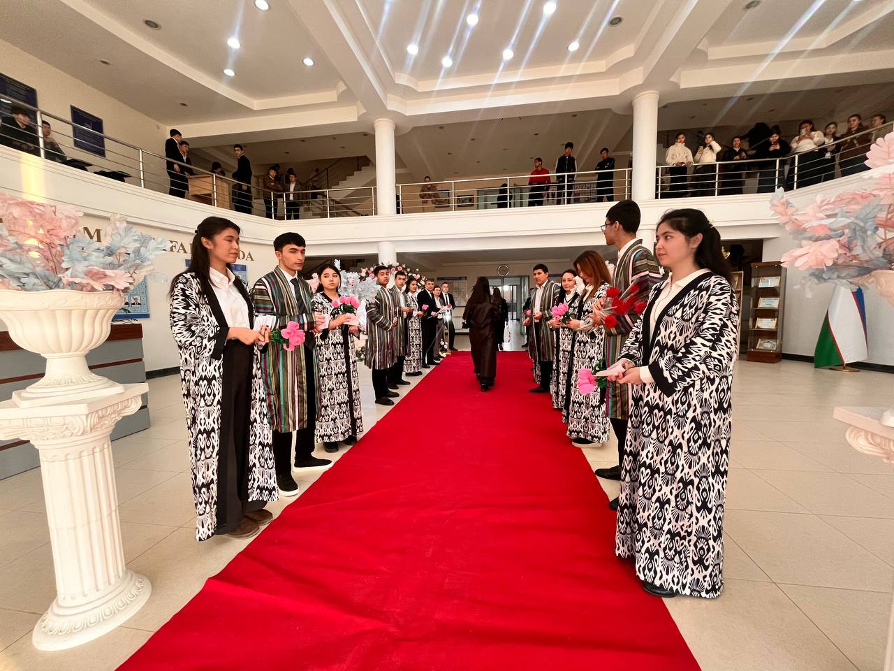 В факультете начального образования по случаю праздника 8 Марта — Международного женского дня с самого раннего утра в праздничной атмосфере было организовано мероприятие.